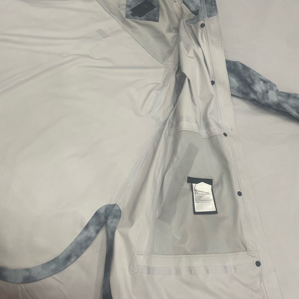 Canada Goose Black Label Kitsilano Raincoat
Large - Picture 9 of 9